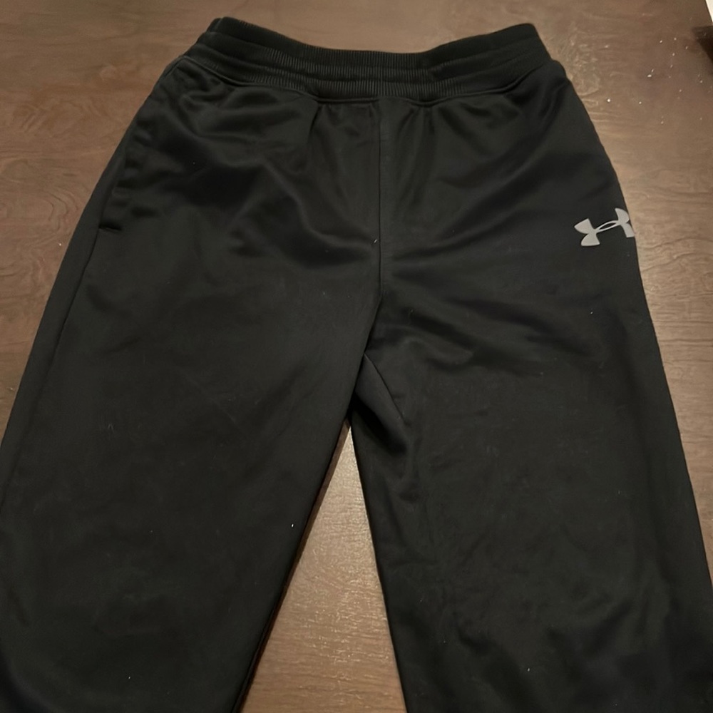 Boys under armour sweats with pockets